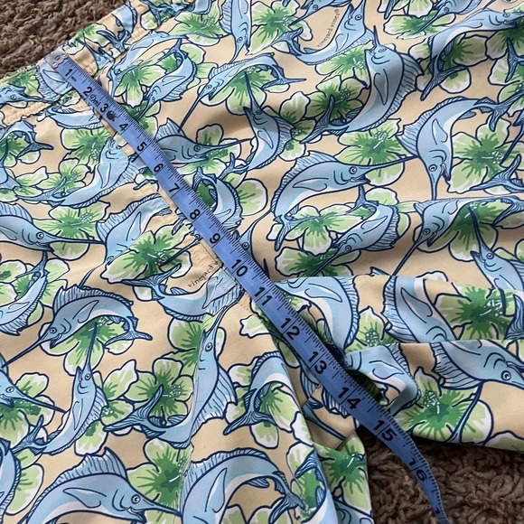 Vineyard Vines Swim Shorts Men's Size Large Hawaiian Swordfish Drawstring Waist - Picture 7 of 9